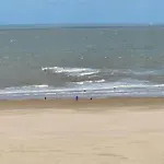Renovated In Knokke-heist With Views Apartamento Heulebrug
