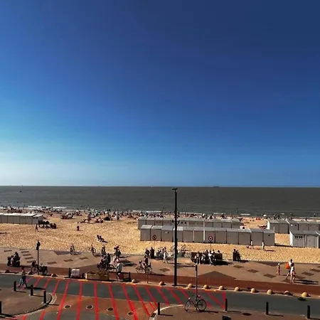 公寓 Renovated In Knokke-heist With Views